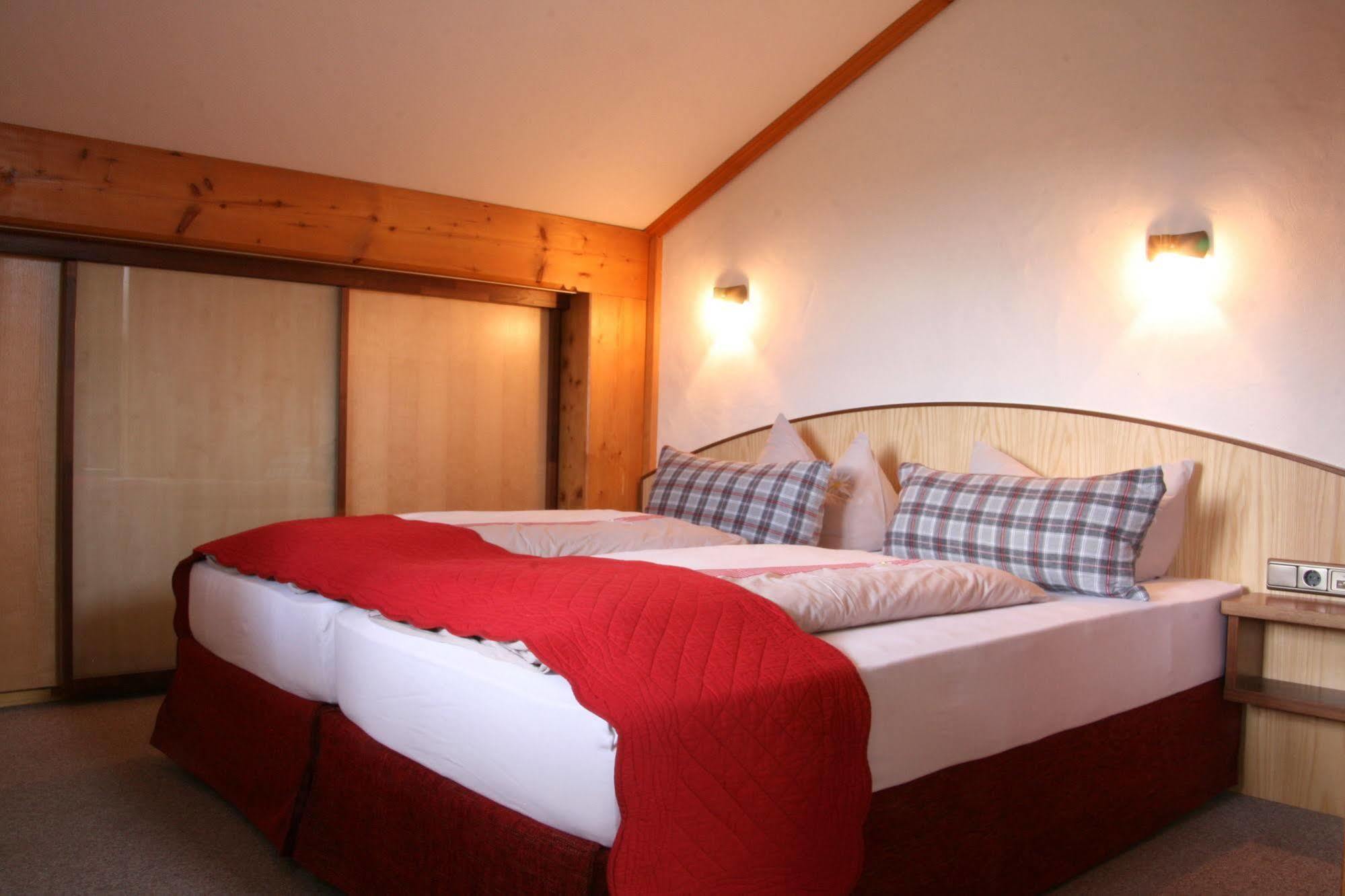 שוונגאו Landhotel Huberhof מראה חיצוני תמונה